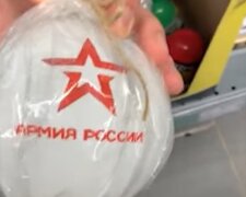 Київський супермаркет викритий у продажу ялинкових кульок з символікою російської армії (відео)