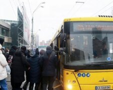 У Голосіївському районі ввели тимчасовий автобусний маршрут, який курсуватиме між Деміївською та Либідською