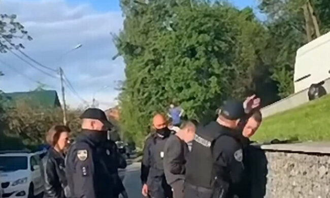 У Києві співробітник поліції побив підлітка (відео)