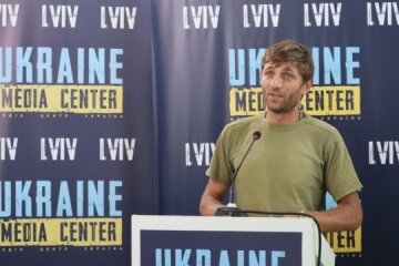 Пішки з Києва до Львова за 21 день: «азовець» зібрав на лікування побратимів ₴720 тисяч