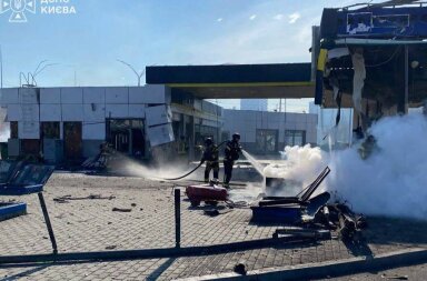 Атака на АЗС у Києві: одна людина загинула, серед восьми постраждалих — рятувальник