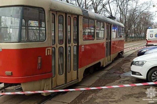 У Києві трамвай на смерть збив жінку