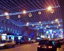 У Києві вже розпочали монтаж святкової новорічної ілюмінації