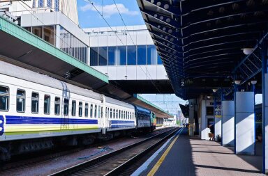 Прямо до літака: «Укрзалізниця» тестує новий маршрут до аеропорту Кишинева