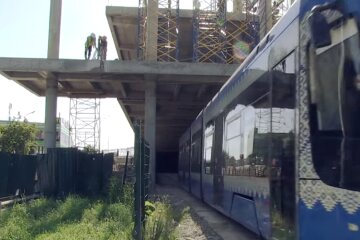ТРЦ на дорозі: на проспекті Курбаса демонтують скандальну забудову (відео)