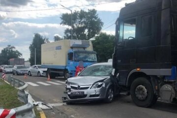 Смертельна ДТП під Києвом: на зупинці загинули 10-річна дитина і 60-річний чоловік