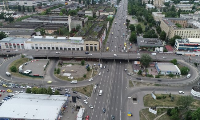 На Шулявському шляхопроводі розпочали важливу реконструкцію для пішоходів