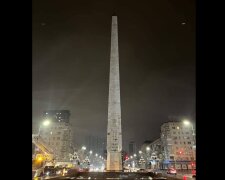 У Києві демонтували радянську зірку з монумента на Галицькій площі