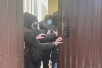 У Києві СБУ проводить обшуки в готелі, де зупиняються іноземці, щоб скористатись послугами сурогатних матерів