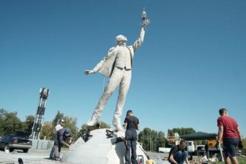 У Києві відкрили пам’ятник Ігорю Сікорському
