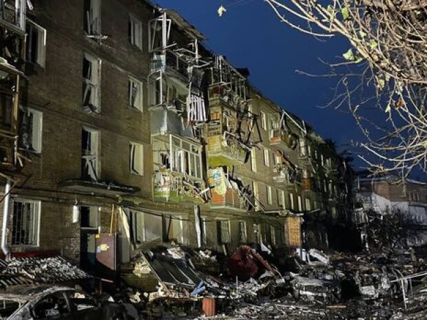 Кількість жертв ракетного удару по житловій п’ятиповерхівці у Вишгороді зросла до п’яти – Офіс президента