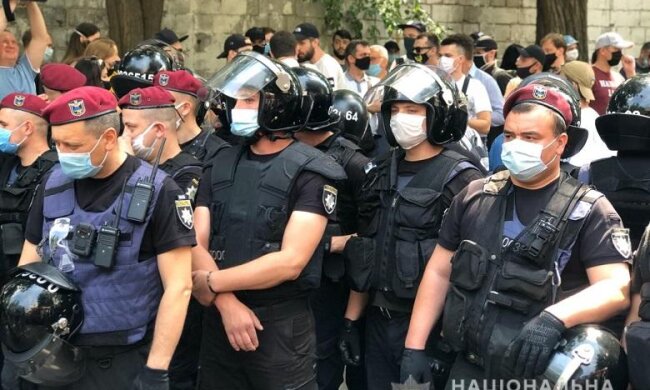 До центру Києва стягнули силовиків: що сталось