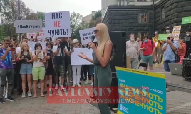 Візьмемо велику дубину і виламаємо двері: Полякова провела мітинг під Кабміном (відео)