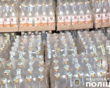 Під Києвом поліція вилучила 4 тисячі пляшок фальшивої горілки
