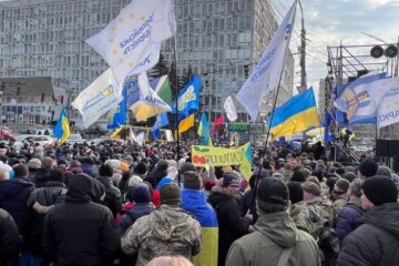 Кілька вулиць перекрили у Києві через акцію прихильників Порошенка (відео)