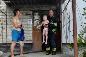 У Бородянці з палаючої квартири врятували матір і дитину