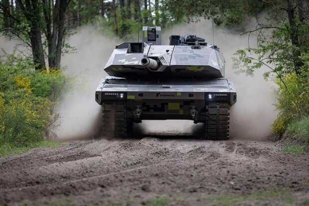 “Найсильніший танк у світі”: Україна і Rheinmetall ведуть перемовини щодо постачання Києву Panther