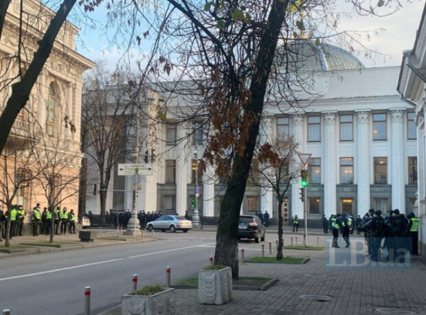 У центрі Києва перекриють рух через візит Зеленського до Ради