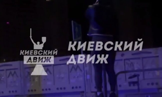 У столиці молода дівчина після сварки вчинила самогубство прямо біля станції метро "Осокорки"