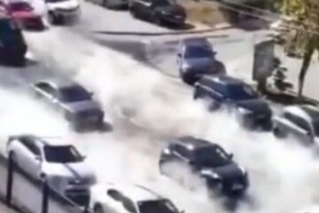 Вулиці Києва заливає окропом