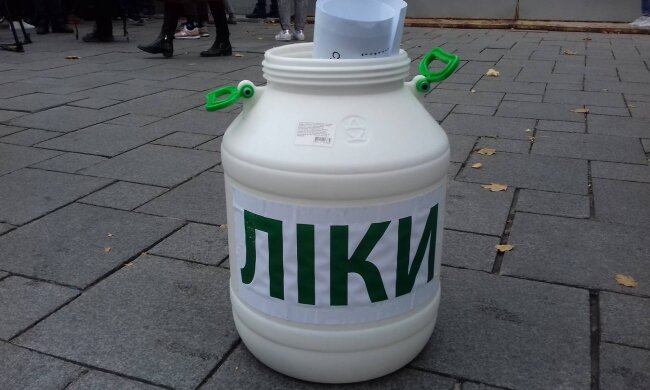 “МОЗ досяг дна”: пацієнти вимагають ліків під Кабміном