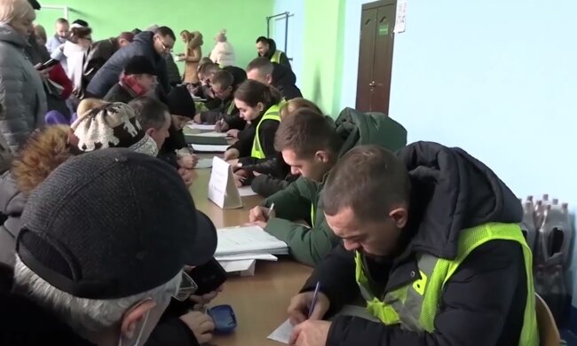 У Голосіївському районі облаштували пункт допомоги постраждалим від обстрілу