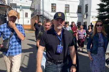 На території Нижньої лаври забарикадувалися до 40 сторонніх осіб - керівник заповідника