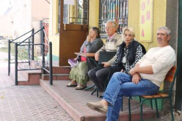 “Приходиш і зразу гроші їм давай”