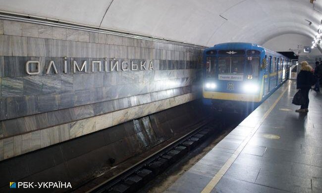 Метро в Києві сьогодні на годину продовжить роботу через матч “Динамо” і “Барселони”