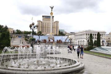 Старі та нові: в Києві запрацювали водограї (фото)