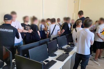 На столичному Подолі поліцейські викрили чергову незаконну діяльність call-центру