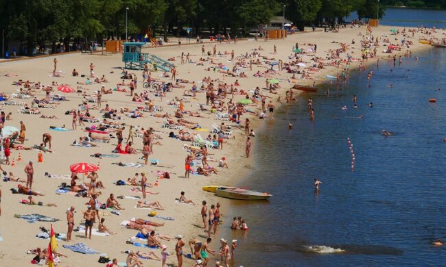 На 12 пляжах столиці виявили кишкову паличку (перелік)