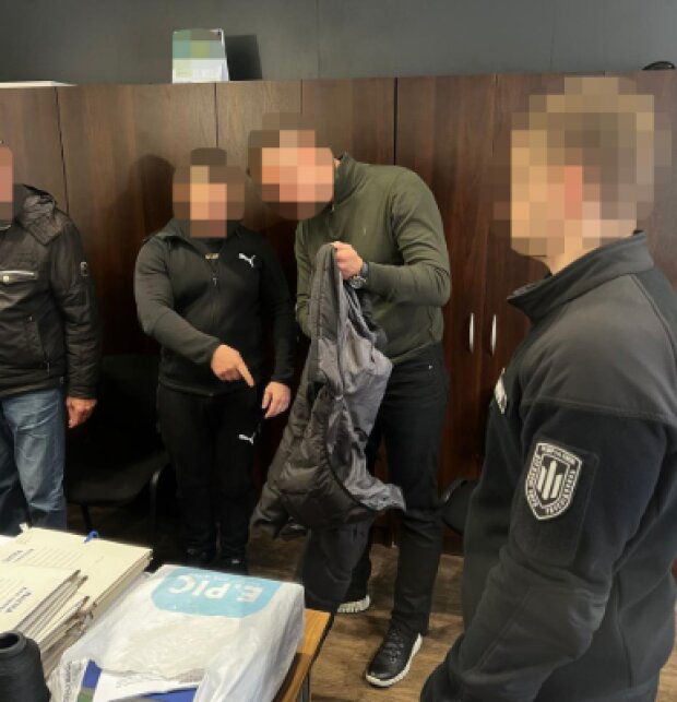 У Києві затримали поліцейського, який вимагав $25 тис. за «кришування» торгівлі алкоголем