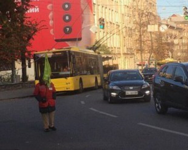 У центрі Києва зупинився рух тролейбусів