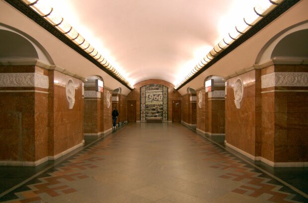 У метро Києва замінять погруддя Пушкіна та інших росіян. На кого саме — визначить голосування