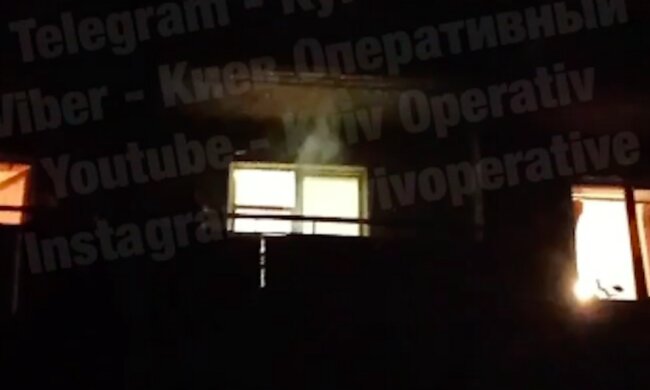 У Києві на Борщагівці люди смажили шашлики на балконі (відео)