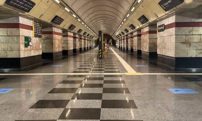 «Сирець» зонують під час тривог: у київському метро визначили місця для дітей, маломобільних людей і тварин