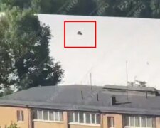 Уламки російського БпЛА впали на території школи в Києві