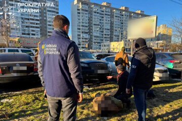 «Бронь» за тисячі доларів: у Києві затримали ексначальника відділу мобілізації на хабарі