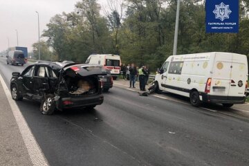 Під Києвом сталась масова ДТП с постраждалими, рух ускладнено