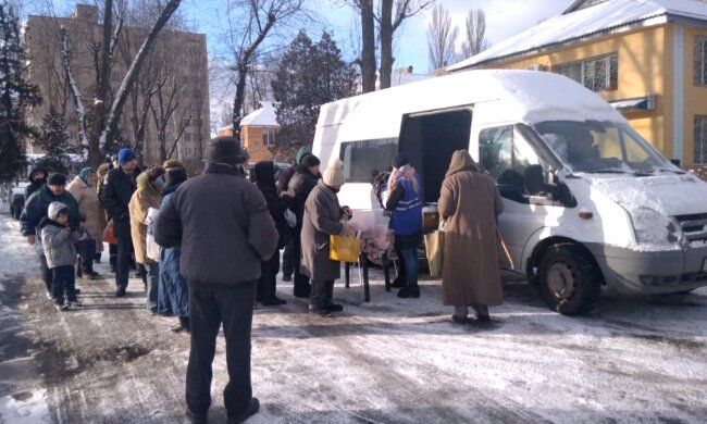 У Дніпровському районі роздають гарячі обіди малозабезпеченим та бездомним