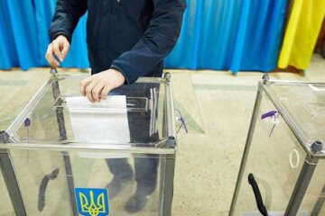 Скільки українців змінили місце голосування