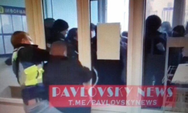 Під Києвом ветерани АТО штурмують будівлю міськради (відео)