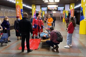 Пасажиру стало погано на станції київського метро