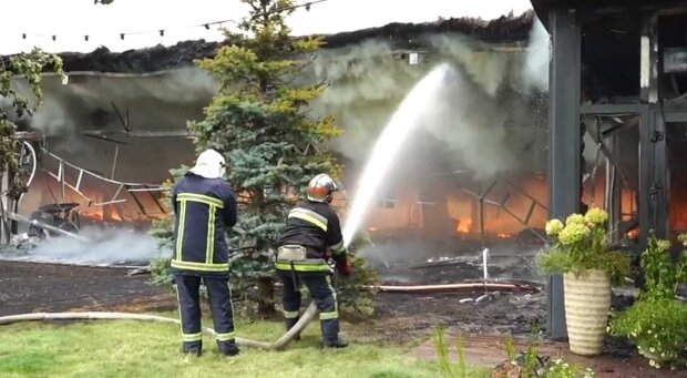 Унаслідок пожежі в Козині Київської області постраждали дві людини — ДСНС