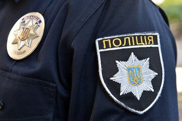 У Києві голий чоловік нападав на перехожих (відео)
