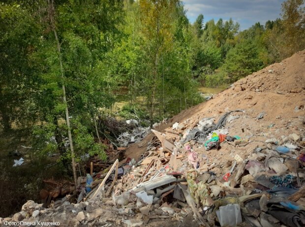 Вивезені речі киян після обстрілів, стають власністю силогоманів та мародерів на сміттєзвалищі?