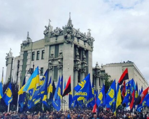 “Україна понад усе!” – націоналісти пікетували Офіс президента