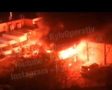 Вночі в Дніпровському районі столиці вщент згоріли 5 автівок