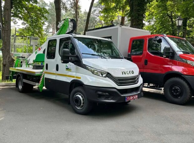 У столиці показали спеціалізовані автомобілі для енергетиків